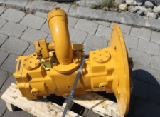 Liebherr R922-13 hidraulikus szivattyú – sárga, raklapra szerelve
