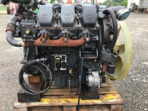 Mercedes-benz om 501 la 11 motor – elölnézeti kép