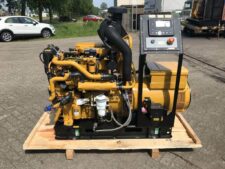 Caterpillar C4.4-18 motor generátorral és vezérlőpanellel