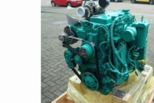 Cummins QSB5.9 dízelmotor – oldalsó nézet tartozékokkal