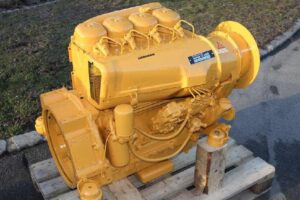 Deutz f4l912 motor használt, kiváló állapotú (sárgára festett)