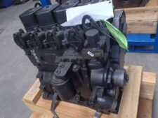 Teljesen felújított Case 4-390 motor