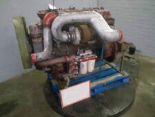 Teljes Iveco 846041 motor – használt, jó állapotú, fém tartón