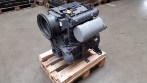 Deutz d2011l03i-13 dízelmotor fa raklapra