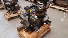Kubota V2403T dízelmotor – használt, jó állapotú, raklapos szállítással