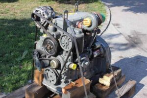 Liebherr l 507 diesel motor – elölnézet szállítóplatformon