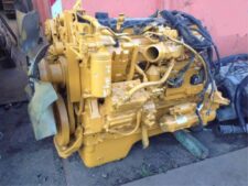 Caterpillar kotrógép motor sárga zöld légcsavarral
