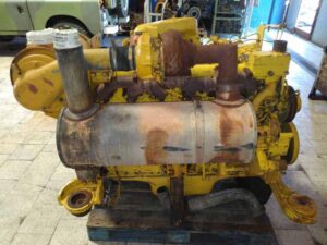 Használt komatsu s6d125 motor – jó állapot, láthatóan kopott