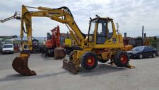 Komatsu PW110-7 gumikerekes kotrógép
