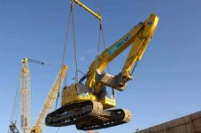 Új Holland E235B kotrógép bontott alkatrészei