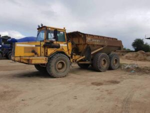 Volvo billenőplatós forgó teherautó