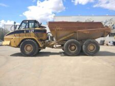 Alkatrészek Caterpillar 725 dumperhez
