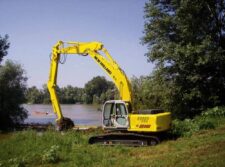 Alkatrészek New Holland E215 kotrógéphez