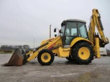 Használt alkatrészek New Holland LB95 buldózer-rakodóhoz