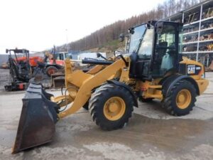 Buldoexcavátor caterpillar 908 – alkatrészek differenciálműhöz, motorhoz és kerékagyhoz