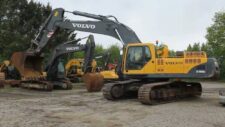 Volvo EC460 bontott alkatrészek: futólánc, görgők, hidraulikaszivattyú