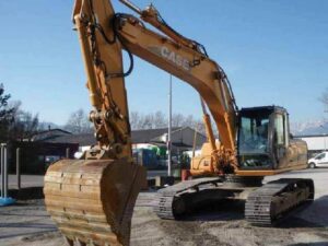 Alkatrészek case cx240lc kotrógéphez, bontott állapotban