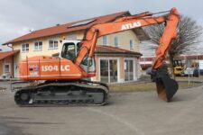 Alkatrészek Atlas 1504 LC kotrógépből, bontott állapotban