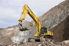 Alkatrészek bontott Komatsu PC650 és PC750 kotrógépekhez