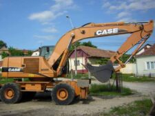 Alkatrészek bontott Case WX185 kotrógépből
