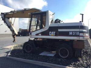Alkatrészek bontott cat m318 kotrógépből