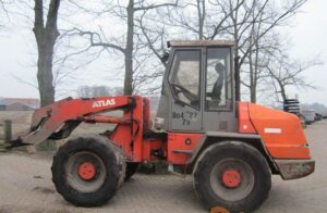 Alkatrészek atlas 86e homlokrakodó bontásból
