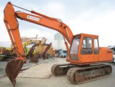 Alkatrészek Hitachi UH045 kotrógépből: motor, joystick, lánctalp