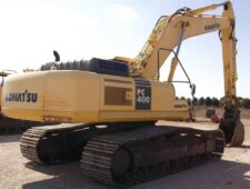 Alkatrészek Komatsu PC400 kotrógépből: forgatómű, gördülőgörgők, joystick