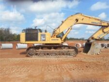 Komatsu PC750 bontott alkatrészek: motor, gördülőgörgők, forgótányér