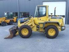 Komatsu WA120 alkatrészek bontásból – homlokrakodó, kar, első/hátsó tengely, motor