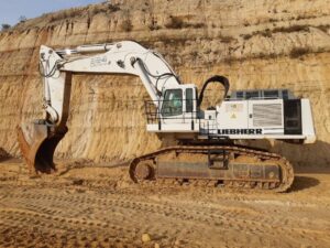 Alkatrészek liebherr r984 kotrógépből: joystick, forgókorona, gördülő görgők