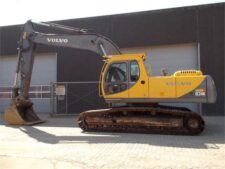 Volvo EC240 bontott alkatrészek: motor, hidraulikaszivattyú, joystick