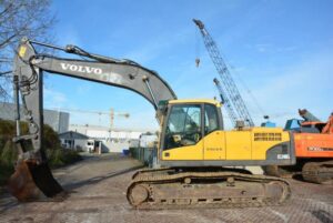 Volvo ec240 bontott alkatrészek: hidraulikaszivattyú, motor, lánctalp