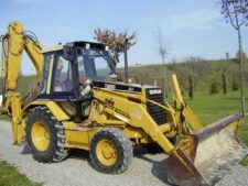 Alkatrészek bontott Caterpillar 438B kotrógépből