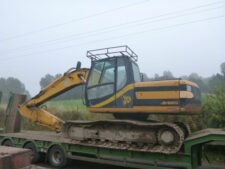 Alkatrészek bontott JCB JS160 LC kotrógéphez