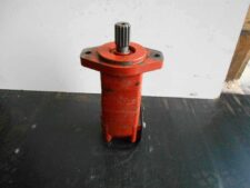 Char-Lynn piros hidraulikus szivattyú – Modell 14705