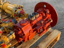 Használt LPVD 64 hidraulikus szivattyú Liebherr 900 kotrógéphez