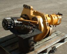 Fordulatszámcsökkentő Caterpillar 225-höz – Alkatrész bontásból