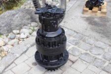 Forgató reduktor JCB JS130 kotrógéphez 13