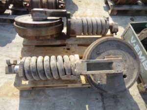 Vezetőgörgő feszítőrugóval caterpillar 319c nl kotrógéphez