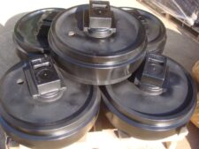 Vezetőgörgő Caterpillar kotrógépekhez 375L, 385B, 385BL, 385C, 385CL, 385FS