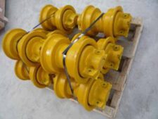 Görgő Caterpillar D65A buldózerhez