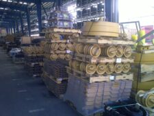 Görgők és láncok Komatsu és Caterpillar buldózerekhez, kotrógépekhez D4, D5, D6 modellekhez