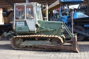 Komatsu d31p buldózer alkatrészek, bontott állapotban