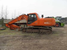 Raktáron bontott alkatrészek Daewoo 220LC-V kotrógéphez