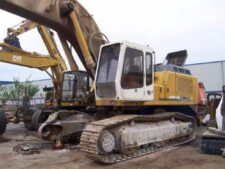 Raktáron bontott alkatrészek Liebherr 954 kotrógéphez – Képek a raktári gépekről