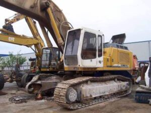 Raktáron bontott alkatrészek liebherr 954 kotrógéphez – képek a raktári gépekről