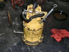 Forgató reduktor Caterpillar 312-hez – Készleten