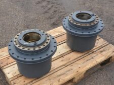 Hidromotoros végáttétel Case CX 225 kotrógéphez – fa raklapos alkatrészek