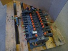 Hidraulikus elosztó Volvo ECR58-hoz